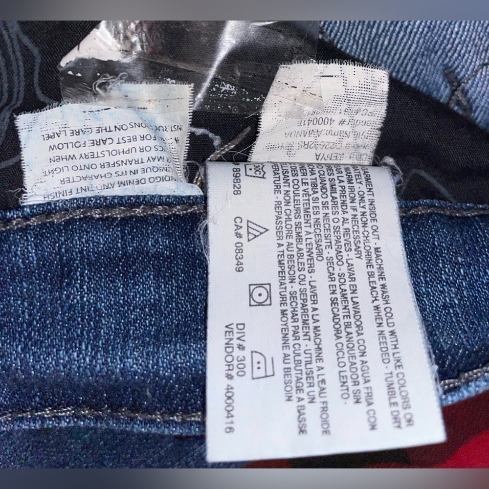 Pre-loved Gloria Vanderbilt Size 12 Amanda Straight Leg Jeans! - Picture 5 of 7